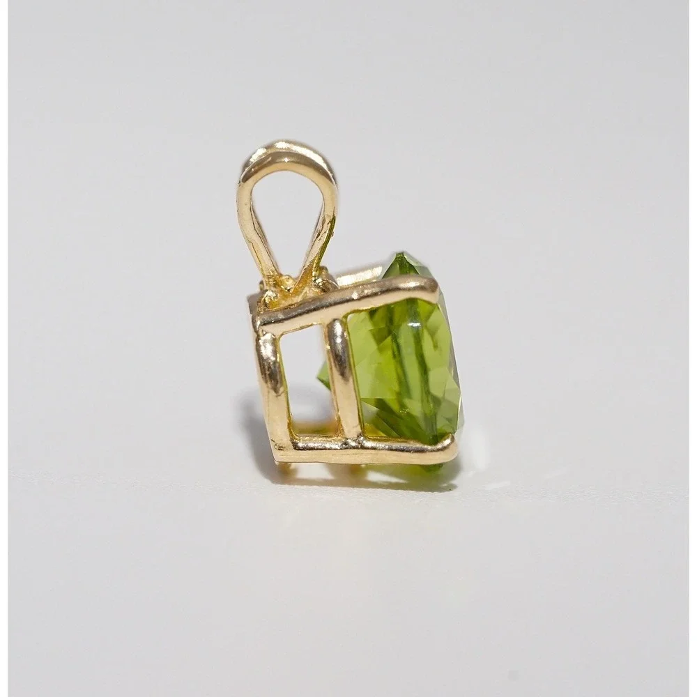 Vintage 14k Solid Yellow Gold Natural 8mm Round Faceted Peridot Pendant Necklace